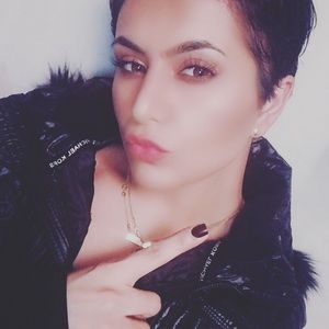 Meet your Posher, Gona